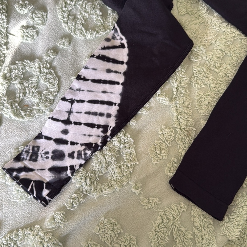 Zyia Black and White Tie Dye Leggings Girls Size XS (M3) - Picture 2 of 6